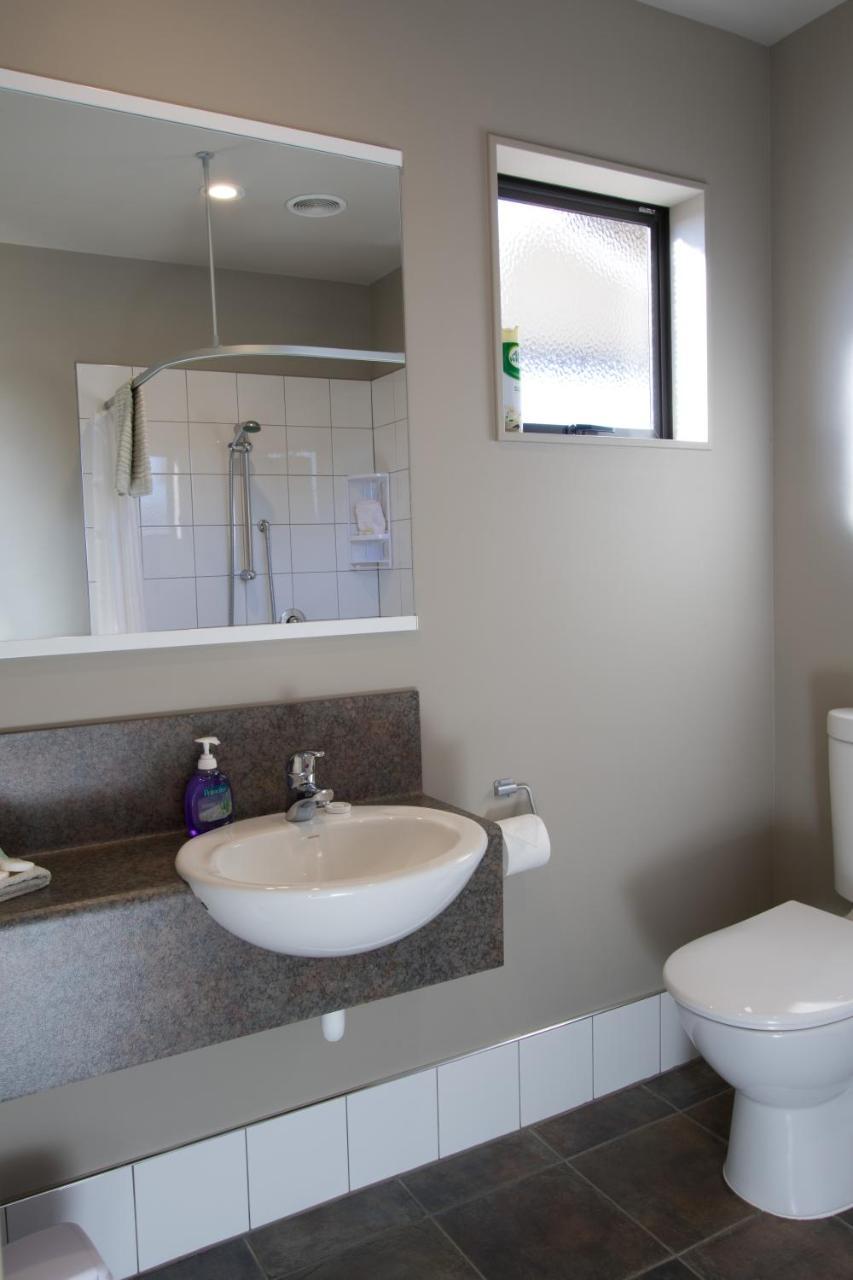 Stations Inn Hokitika Room photo